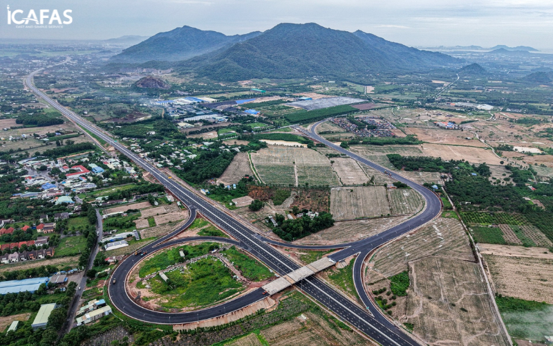 Các tuyến cao tốc và nhiều dự án hạ tầng quan trọng đang thay đổi diện mạo từng ngày 